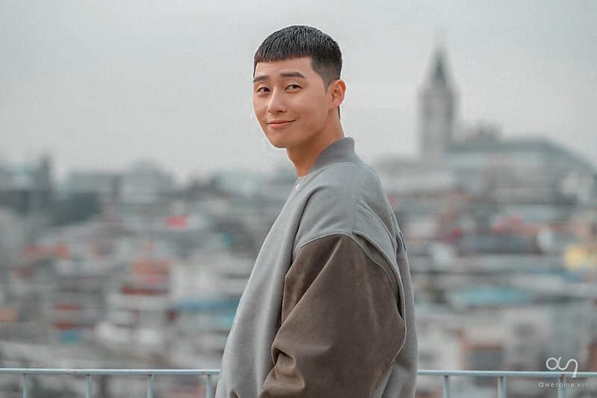 “Cuoi ngat” sao Viet bat trend kieu toc ngo tau cua Park Seo Joon “'Tang lop Itaewon”