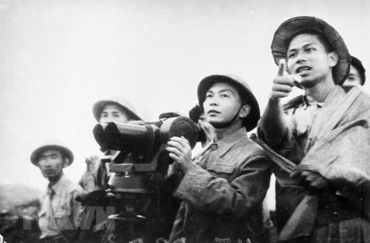 Bac Ho va Dai tuong Vo Nguyen Giap trong Chien dich Dien Bien Phu-Hinh-10