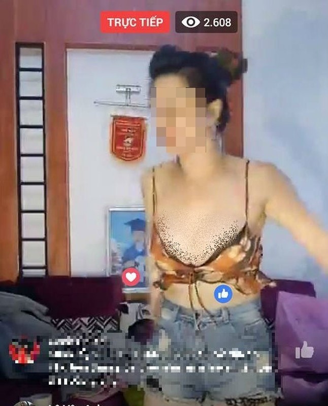 Cach an mac ho hang phan cam livestream ban hang bi “nem da“-Hinh-7