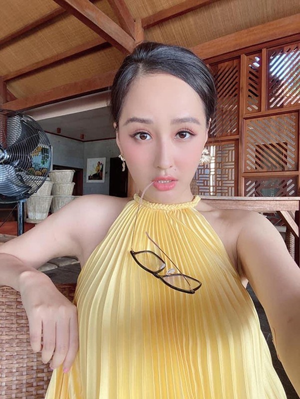 Sao Viet dua nhau khoe dang sexy voi vay xep ly du sac mau-Hinh-2