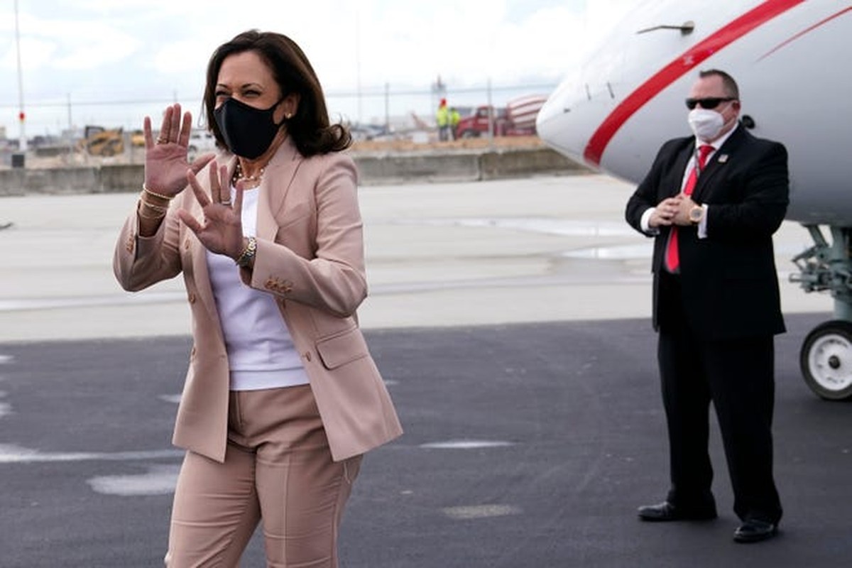 Gu thoi trang thanh lich cua Pho Tong thong My tuong lai Kamala Harris-Hinh-10