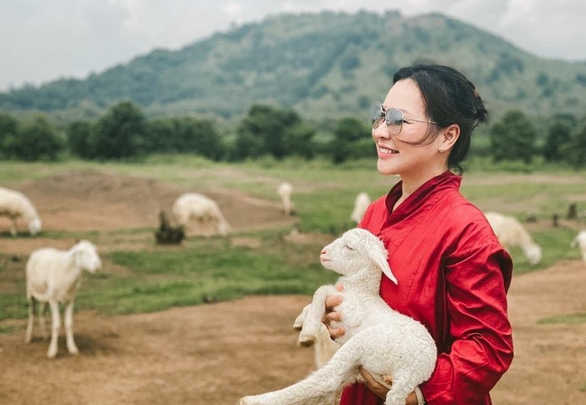 Ngam gu thoi trang sanh dieu cua vo doanh nhan dien vien Quy Binh-Hinh-8