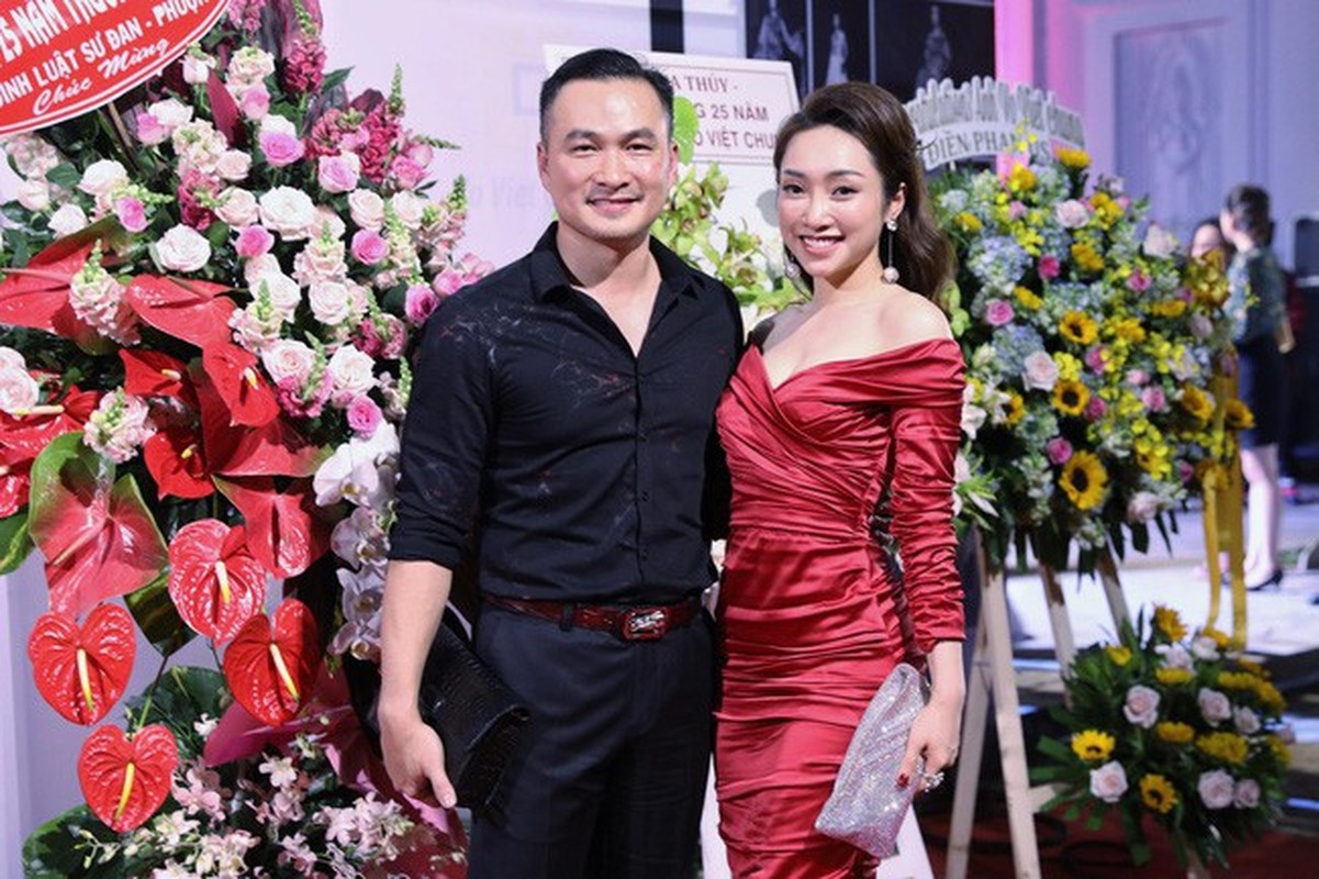 Gu thoi trang goi cam cua ban gai kem 16 tuoi khien Chi Bao me man