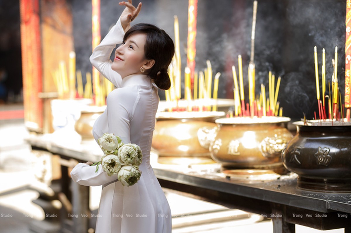 Ba Tung mac ao dai nen na don xuan-Hinh-6