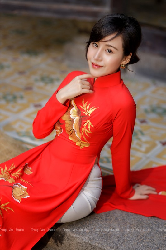 Ba Tung mac ao dai nen na don xuan-Hinh-9