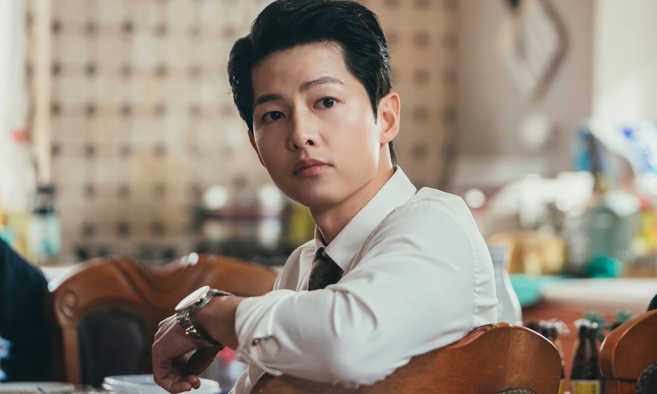 Ngam gu thoi trang cuc sanh dieu cua Song Joong Ki trong phim moi Vincenzo-Hinh-5