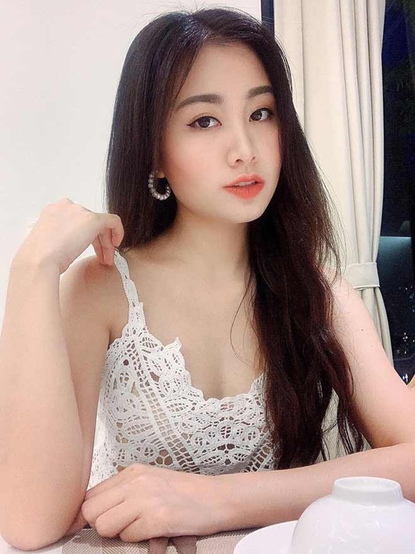 Nu giang vien xu Nghe gay sot vi qua xinh dep va an mac goi cam-Hinh-3