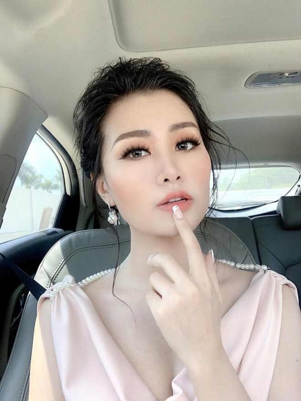 Nu giang vien xu Nghe gay sot vi qua xinh dep va an mac goi cam-Hinh-6