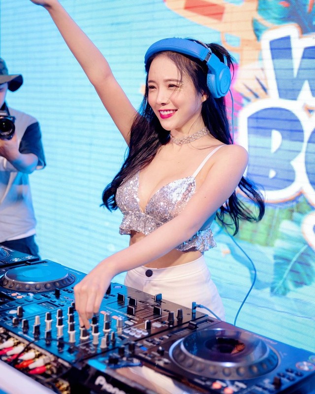 Nu DJ Malaysia cuc hot vi chuong gu an mac ho bao ton vong 1-Hinh-3