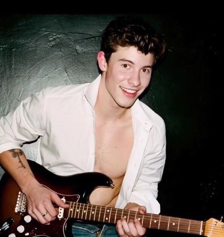 Soi co bung 6 mui “cuc pham” cua nam ca si Shawn Mendes-Hinh-7