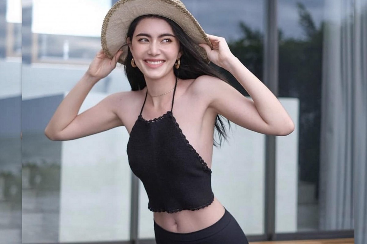 “Ma nu” Thai Davika Hoorne va bi quyet khoe vong eo nhu Ngoc Trinh-Hinh-7