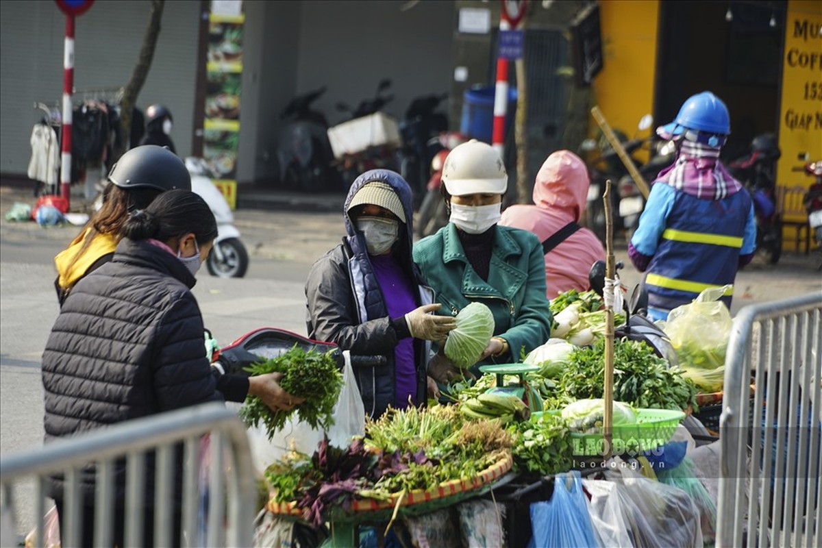 Cho coc, tra da via he van dong nghit khach o quan nguy co cao Ha Noi-Hinh-4