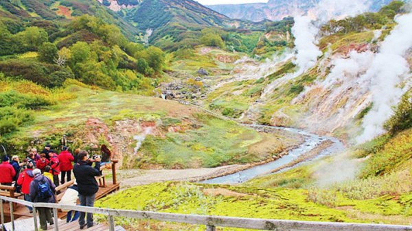 “Lac loi” vao thung lung nuoc nong dep nhu tien canh o Nga-Hinh-3