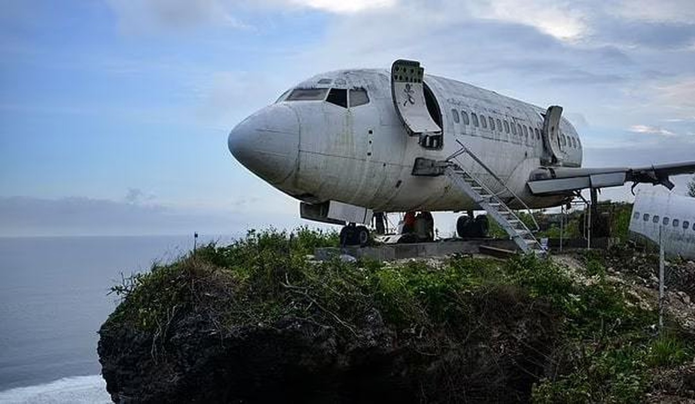 He lo bi an chiec may bay Boeing 737 bi bo hoang o Bali-Hinh-10