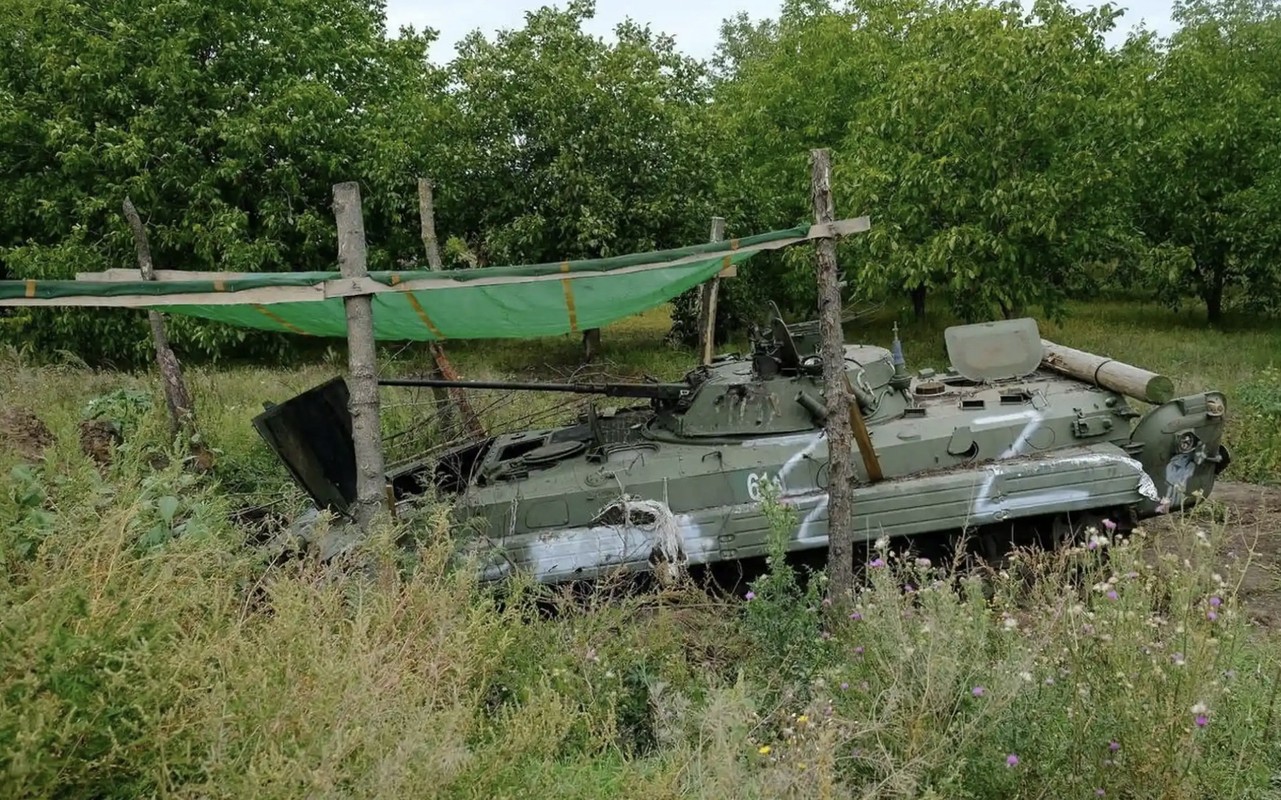 Loat xe tang, vu khi Nga bo lai sau khi triet thoai khoi Kharkov-Hinh-3