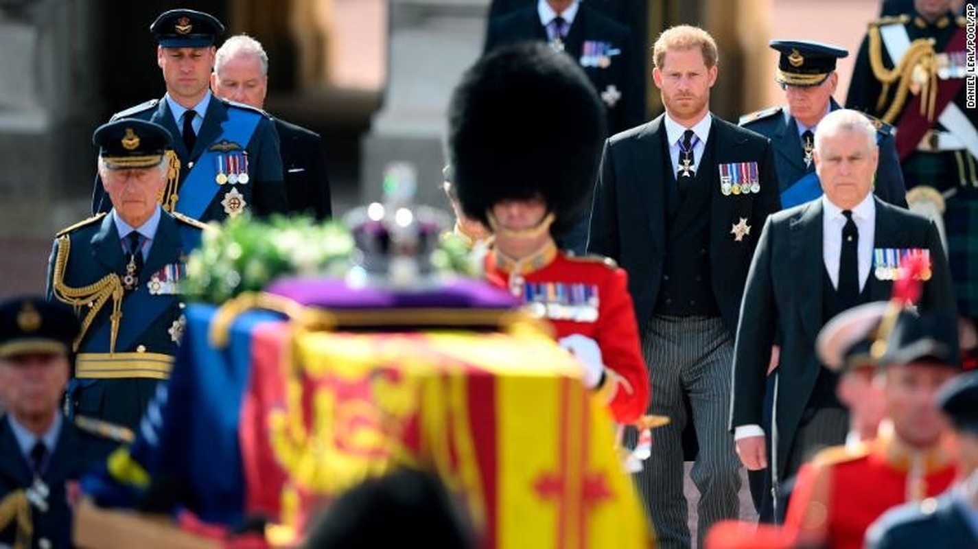 Nhung con so an tuong trong le tang Nu hoang Elizabeth II-Hinh-9