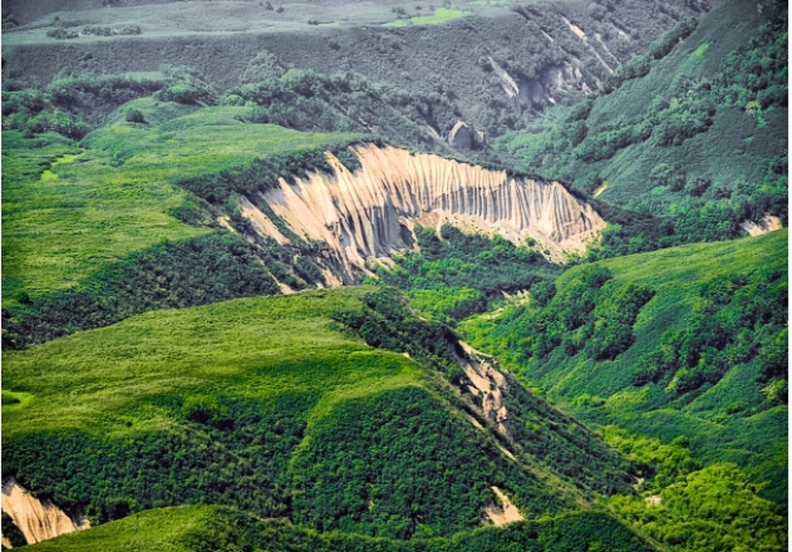 Ve dep ky ao cua thung lung da trang hung vi o Kamchatka-Hinh-11