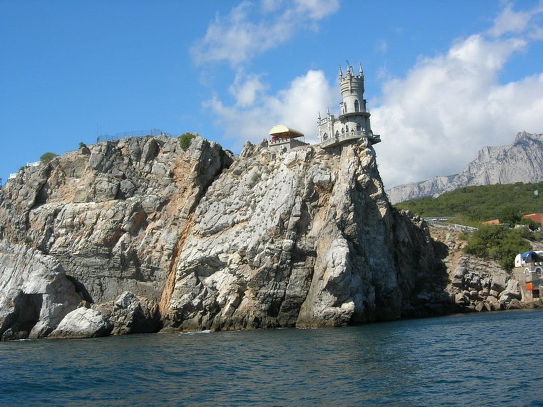View - 	Choáng ngợp vẻ đẹp lâu đài Tổ Yến chênh vênh trên vách đá