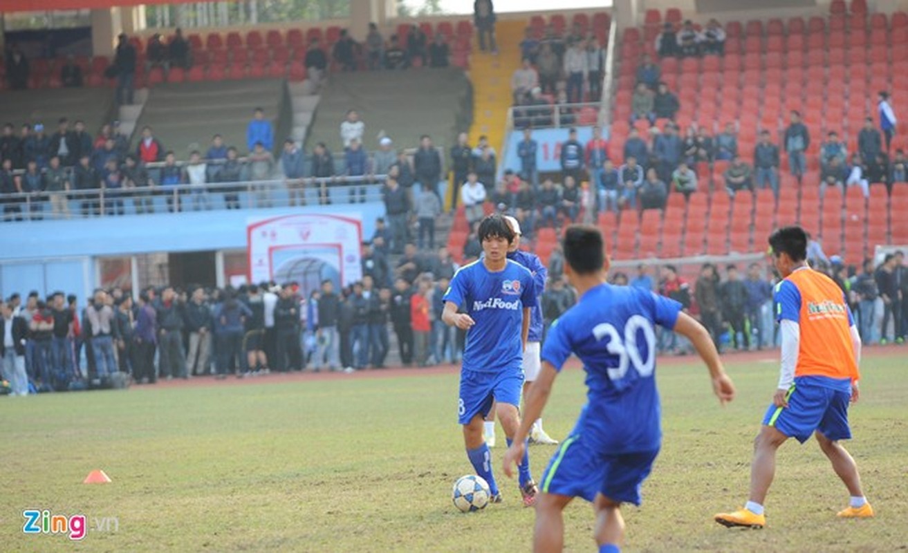 Cong Phuong bi hang tram fan “bua vay” xin chup anh-Hinh-10