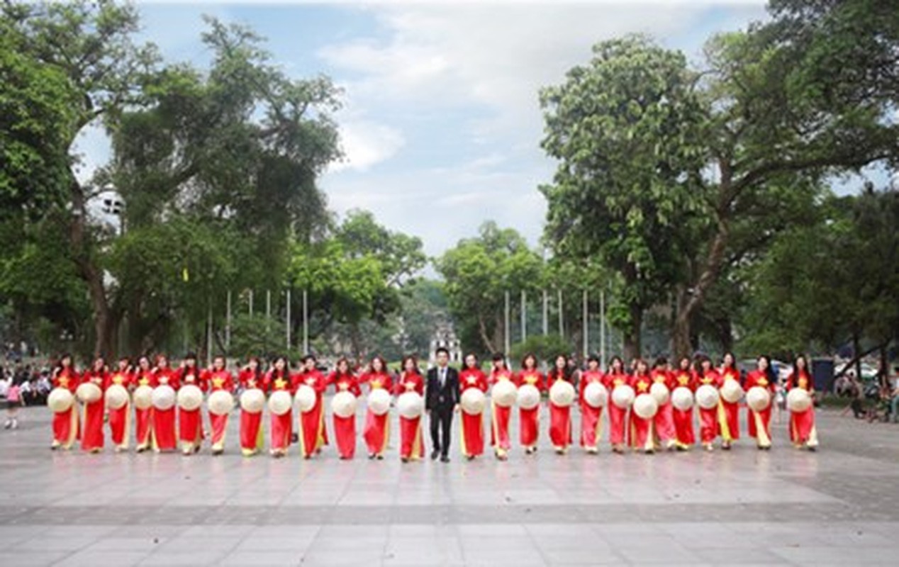 Nu sinh khoe sac trong ta ao dai co do sao vang-Hinh-4