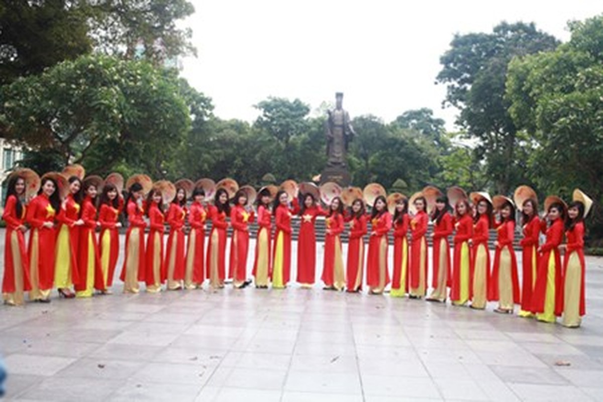 Nu sinh khoe sac trong ta ao dai co do sao vang-Hinh-6