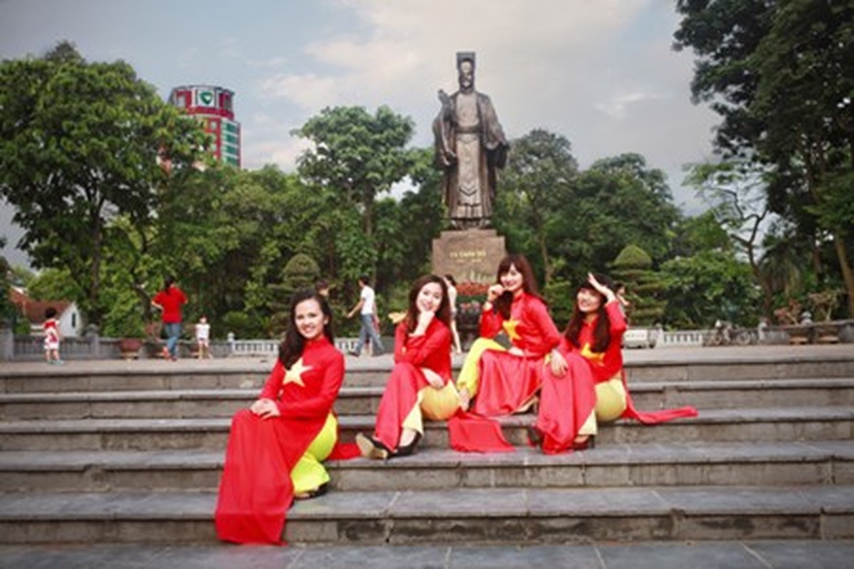 Nu sinh khoe sac trong ta ao dai co do sao vang-Hinh-8