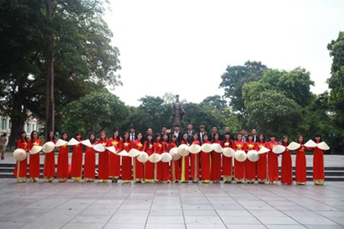 Nu sinh khoe sac trong ta ao dai co do sao vang-Hinh-9