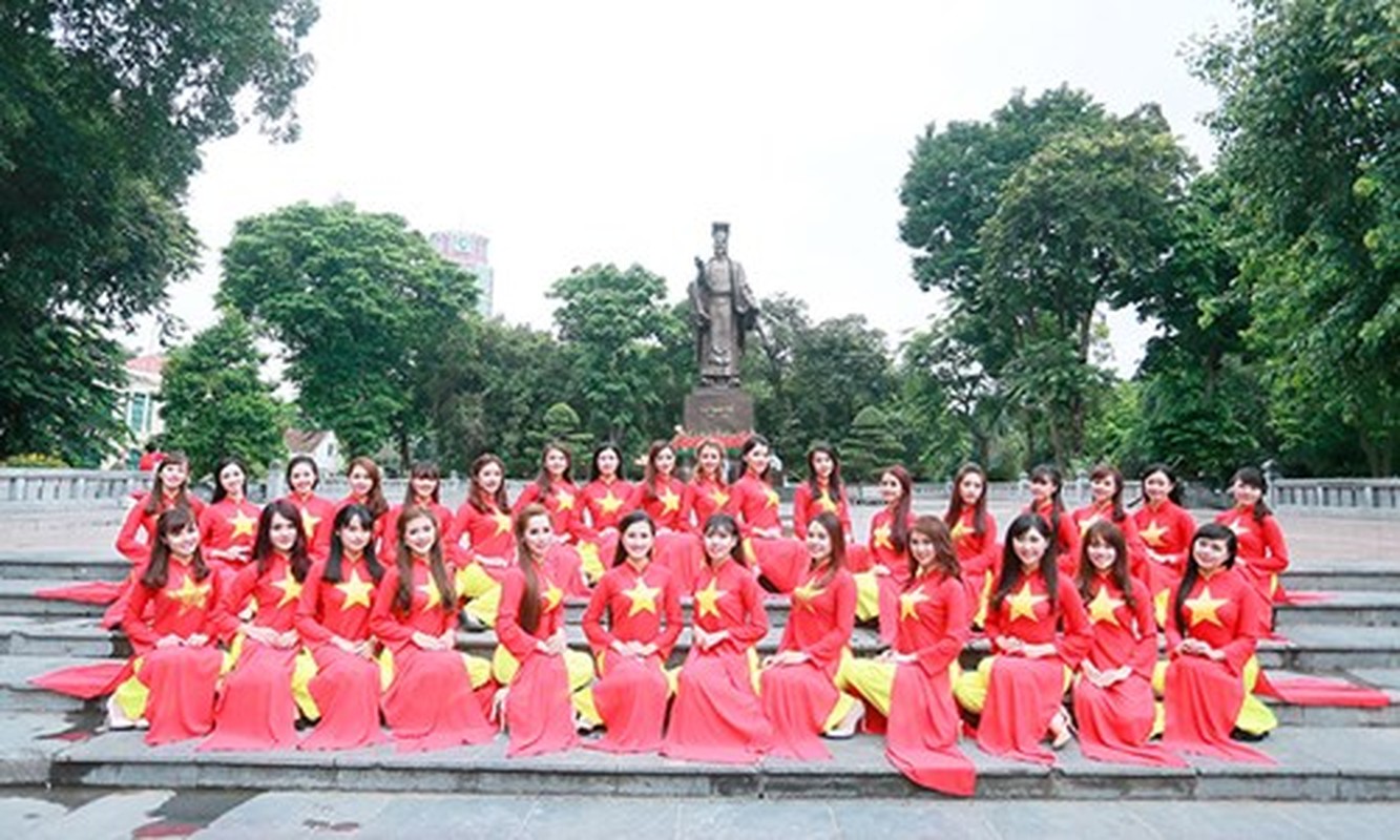 Nu sinh Ha thanh khoe sac voi ao dai co do sao vang-Hinh-2