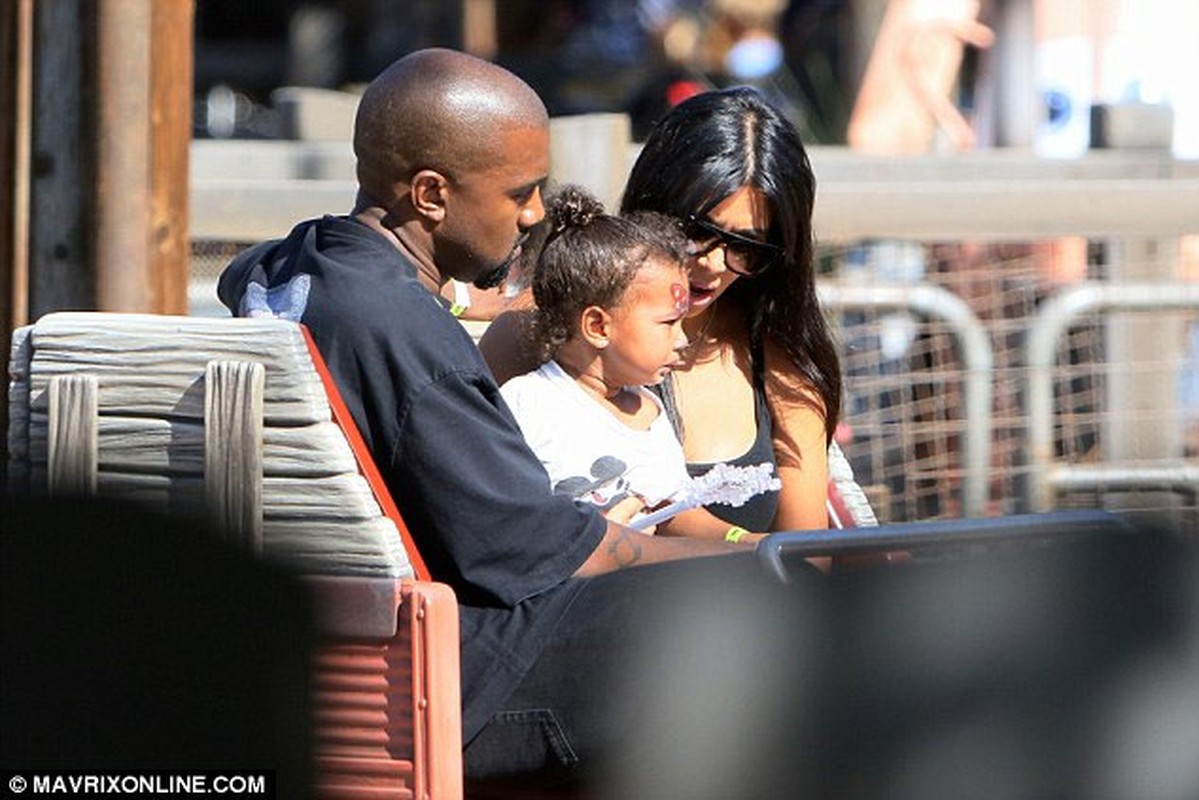 Kim Kardashian to chuc sinh nhat hoanh trang cho con gai-Hinh-7