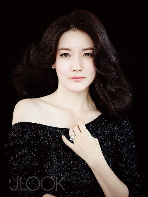 Vo chong Lee Young Ae dua hai con sinh doi di choi-Hinh-4