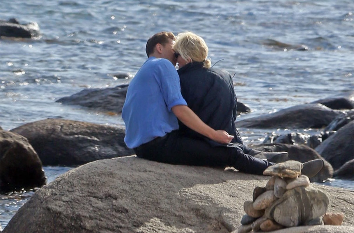 Taylor Swift hon Tom Hiddleston sau hai tuan chia tay Calvin-Hinh-7