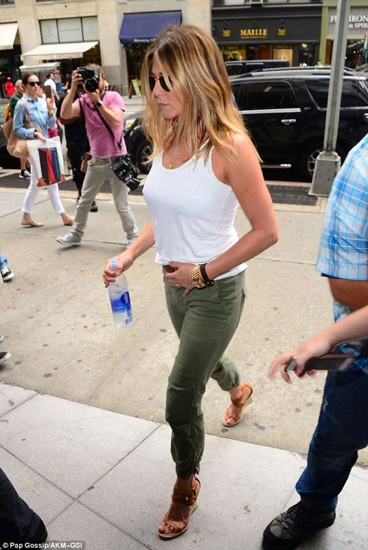 Jennifer Aniston khoe ve quyen ru tuoi U50-Hinh-2