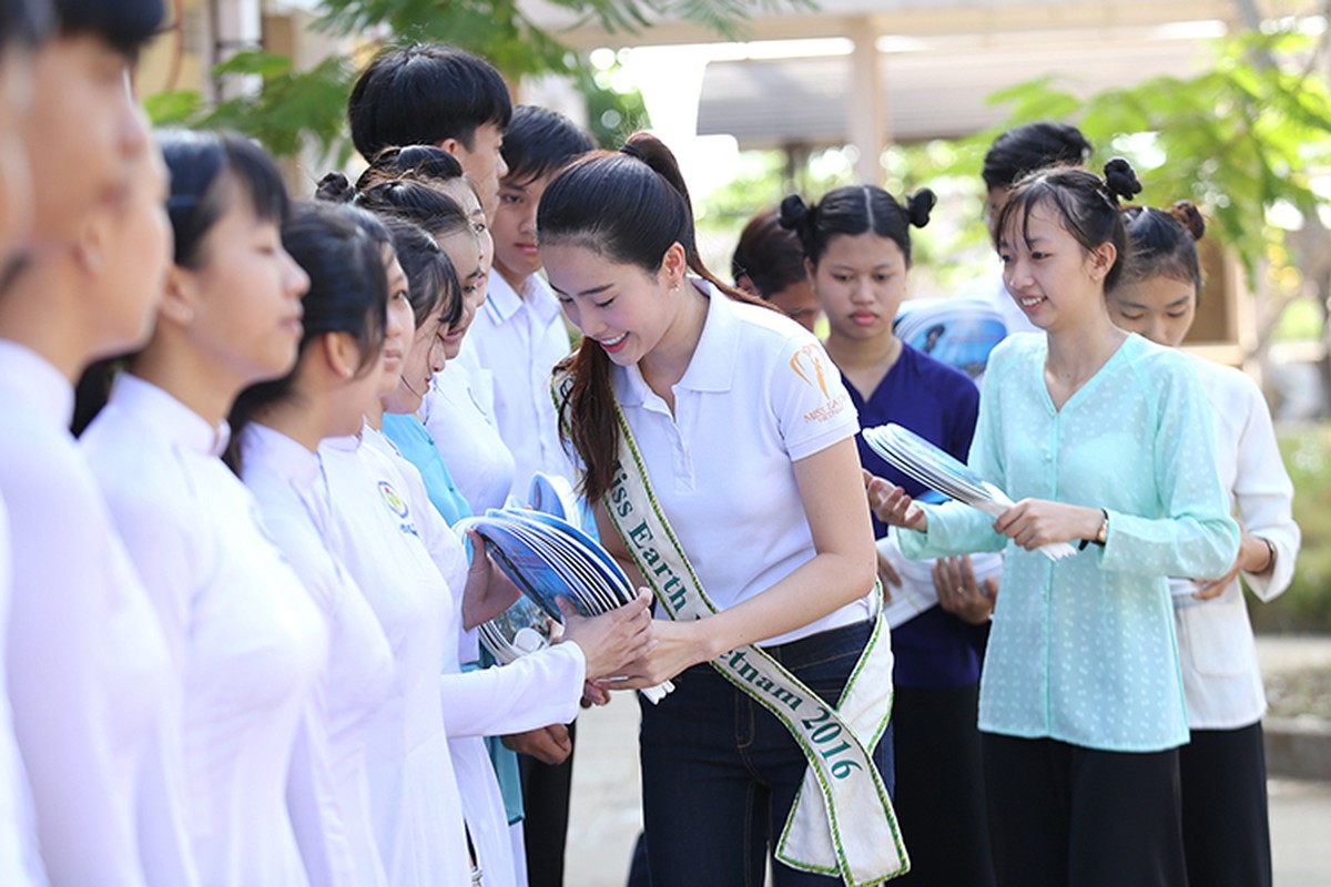 Hoa khoi Nam Em rang ngoi ve tham truong cu-Hinh-3