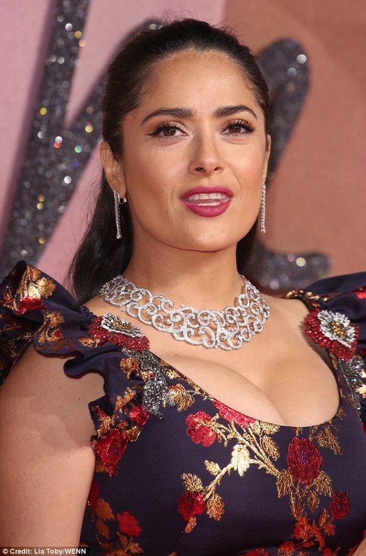 50 tuoi Salma Hayek van khien canh may rau bong mat-Hinh-3