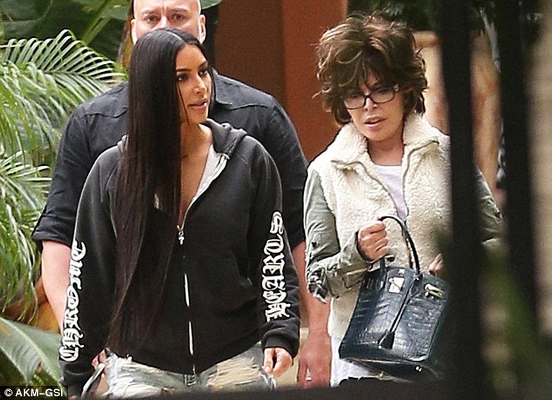 Kim Kardashian pho phac xuat hien sau vu cuop o Paris-Hinh-2