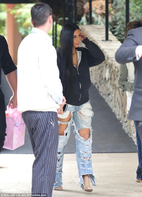 Kim Kardashian pho phac xuat hien sau vu cuop o Paris-Hinh-5