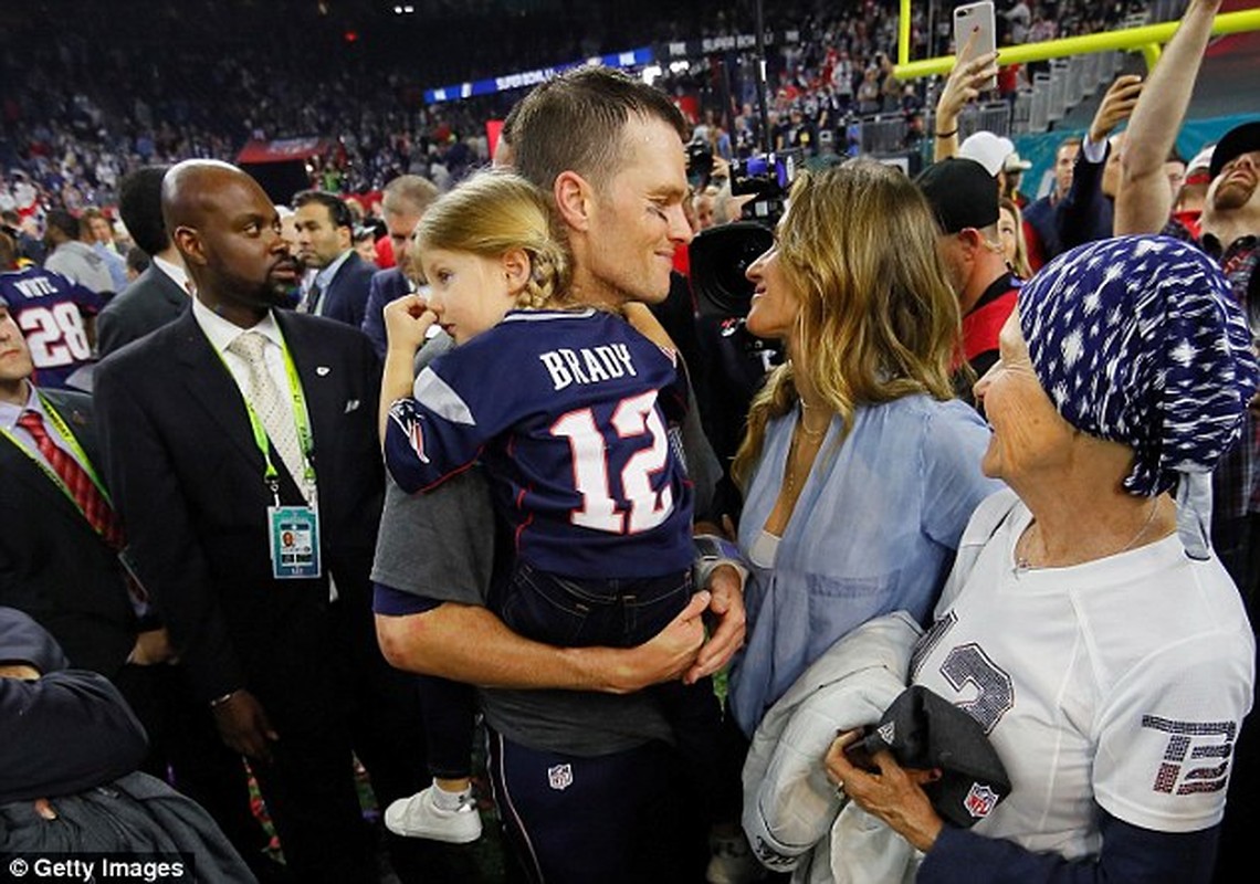 Sieu mau Gisele Bundchen hon chong sau chien thang tai Super Bowl-Hinh-2