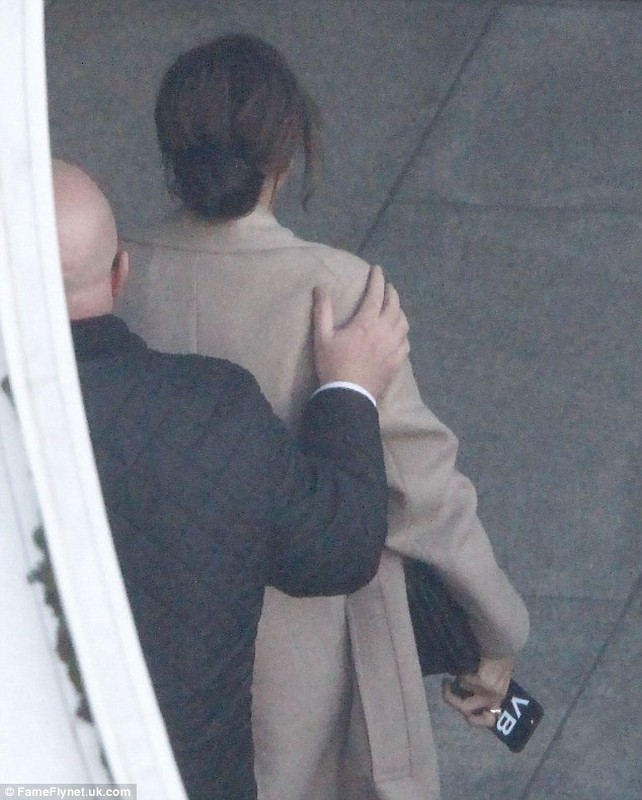 Victoria Beckham tu tin khoe sac mac scandal cua chong-Hinh-4