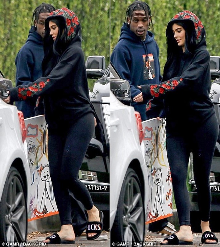 Kylie Jenner duoc tinh moi au yem ngay tren pho-Hinh-4