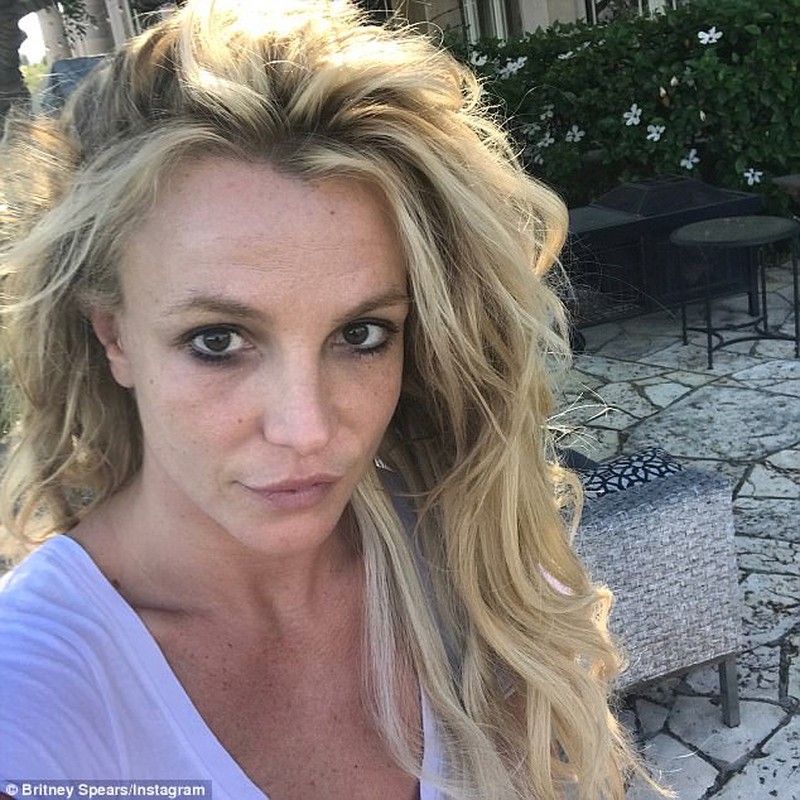 Britney Spears lo nhan sac phai tan khi de mat moc-Hinh-2