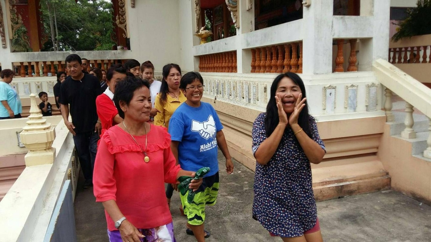 Nguoi vo hat ho, nhay mua trong dam tang chong va su that lang nguoi-Hinh-6