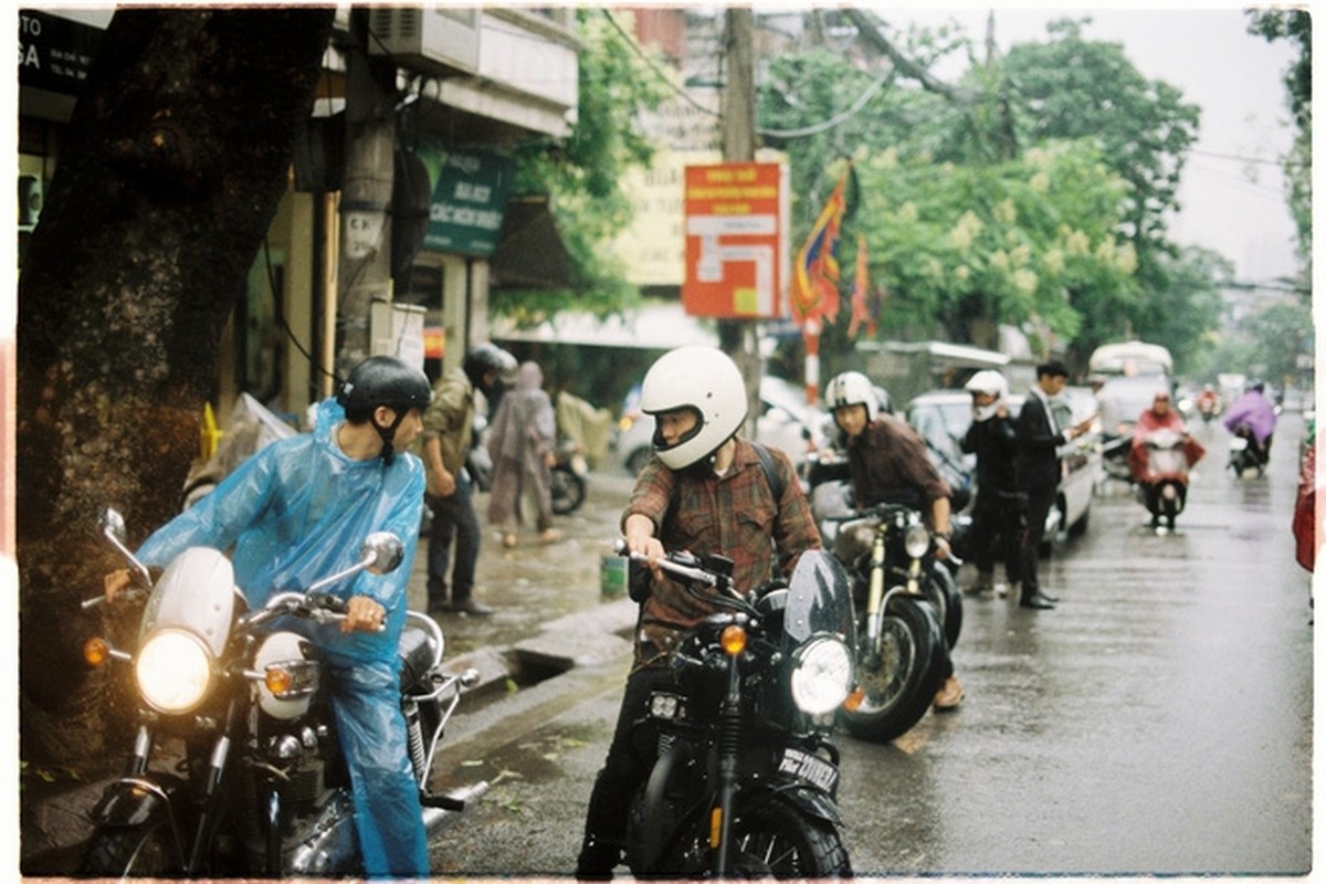 Dan xe co ruoc dau trong lop mua bay khien dan tinh tram tro-Hinh-6