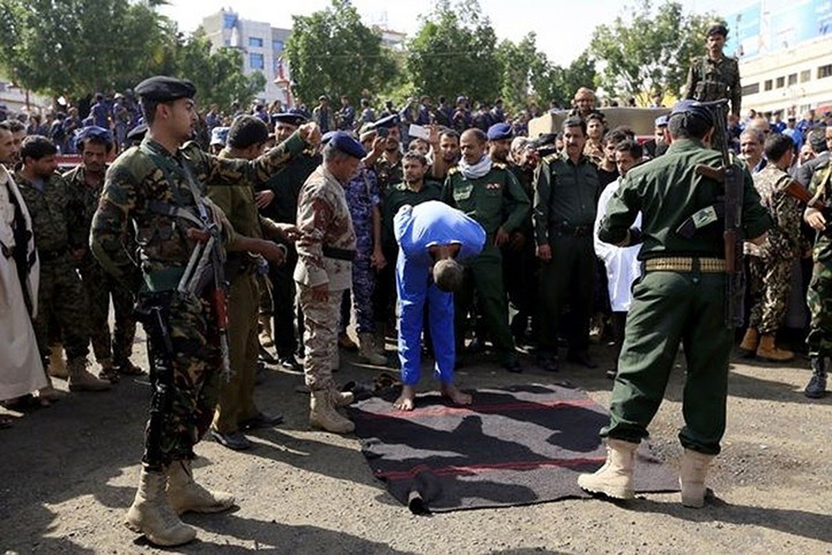 Yemen xu ban, treo co ba thanh nien hiep dam va sat hai be trai-Hinh-2