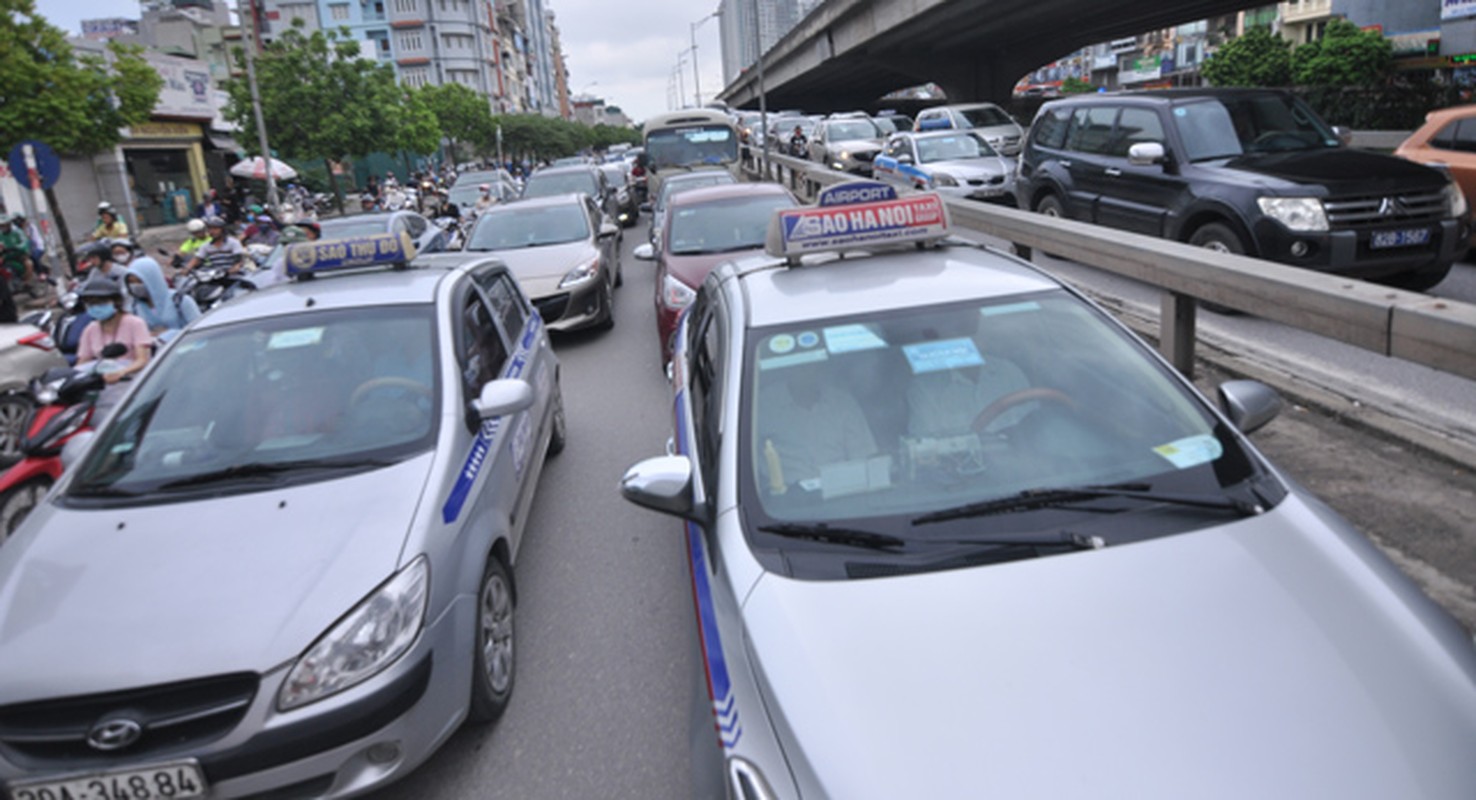 Sau le 2/9, nguoi dan un un do ve Ha Noi, giao thong hon loan