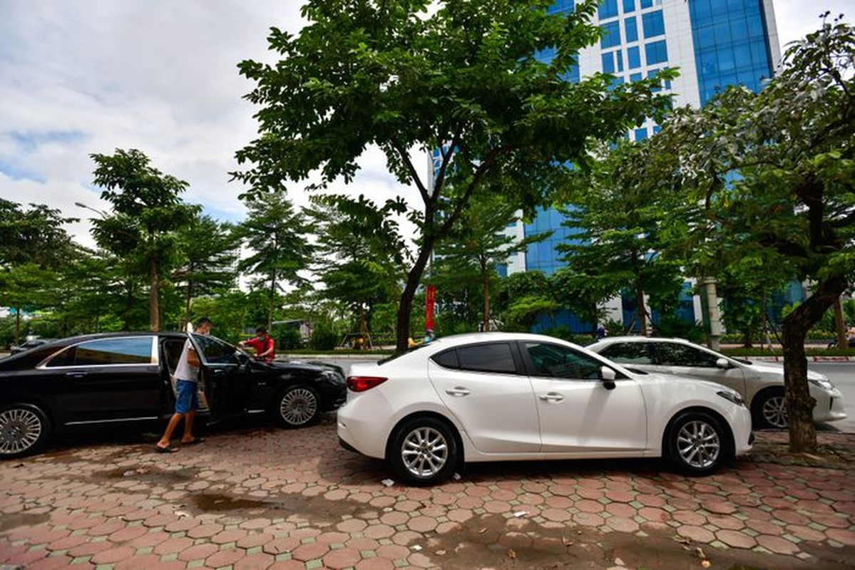 Hang rua oto, sua xe may dong khach khi Ha Noi noi gian cach-Hinh-12