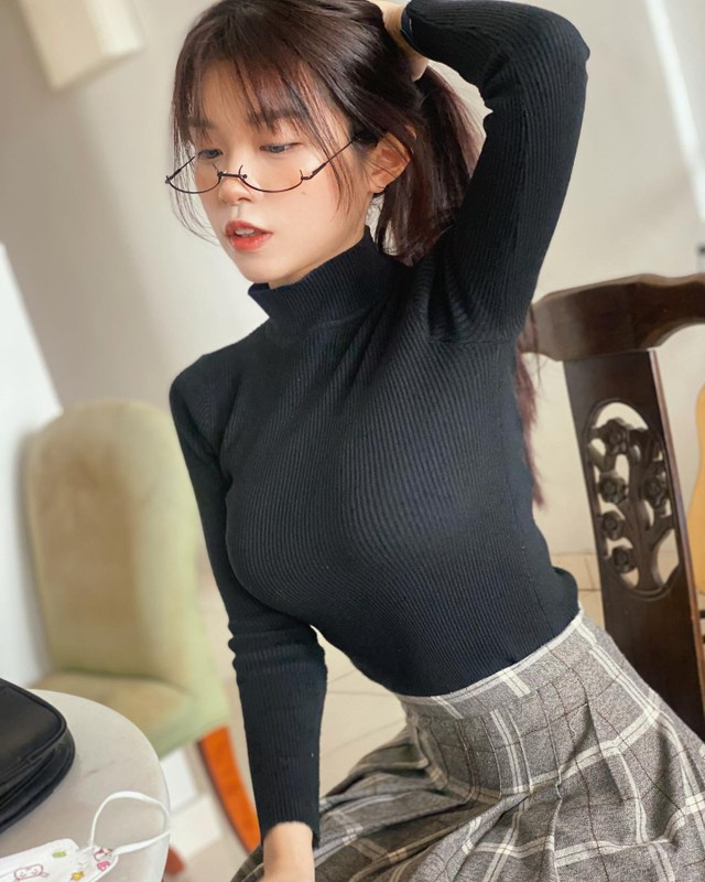 Dien do ngan cun o ga tau, nang hot girl hut van anh nhin-Hinh-2