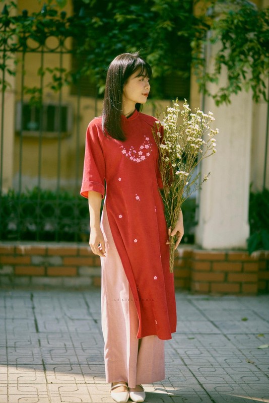 Muon kieu ao dai cach tan cho cac nang xuong pho du xuan 2022-Hinh-10