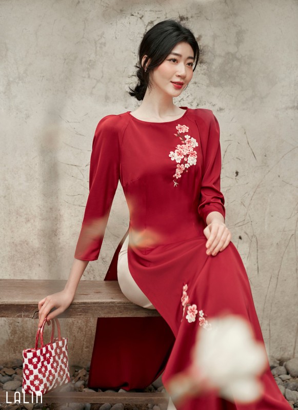 Muon kieu ao dai cach tan cho cac nang xuong pho du xuan 2022