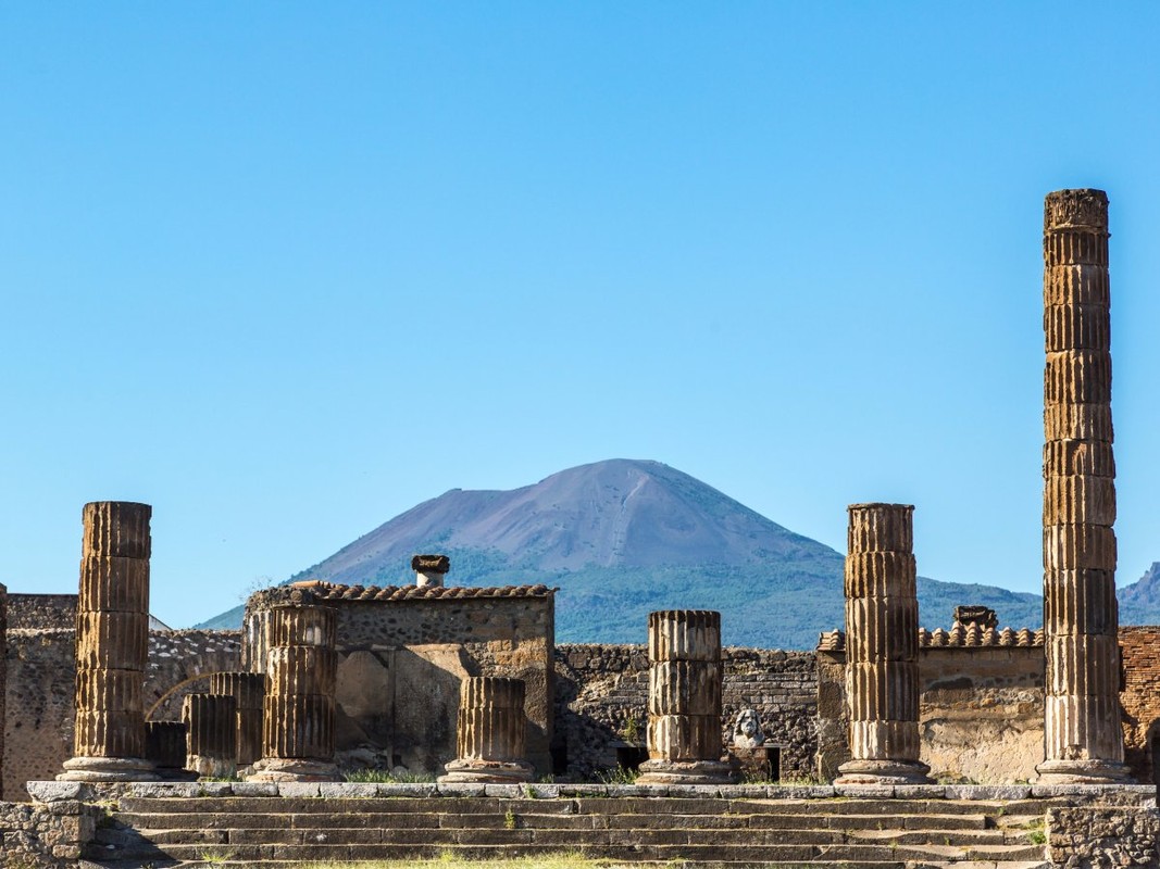 Ben trong thanh pho co Pompeii bi nui lua chon vui-Hinh-10