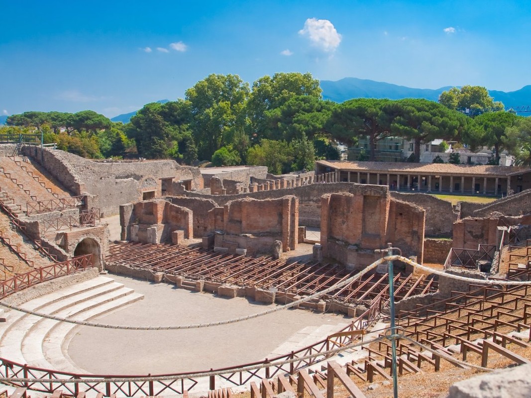 Ben trong thanh pho co Pompeii bi nui lua chon vui-Hinh-4